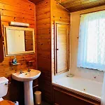 Secluded Rustic - A Digital Detox Paradise. Dağ evi York