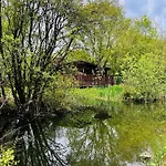 Secluded Rustic - A Digital Detox Paradise. * 요크