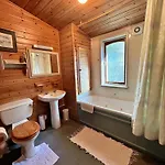 Secluded Rustic - A Digital Detox Paradise. Chalet