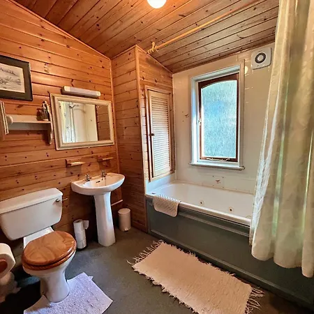 Secluded Rustic - A Digital Detox Paradise. シャレー