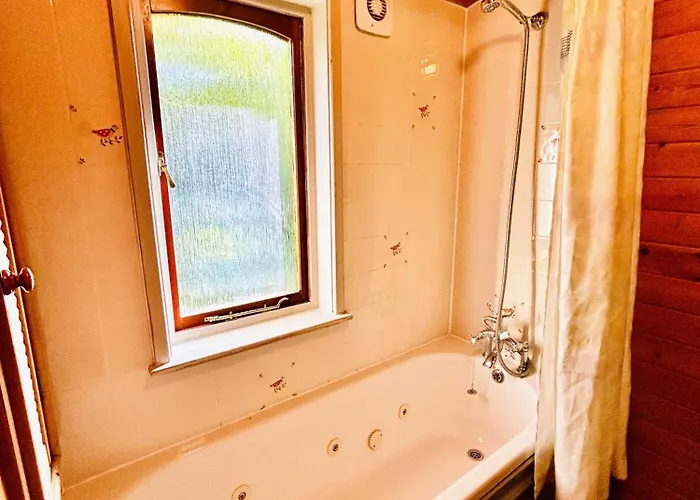 Chalet Secluded Rustic - A Digital Detox Paradise. York