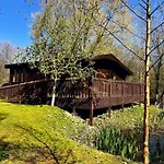 Secluded Rustic - A Digital Detox Paradise. Chalet