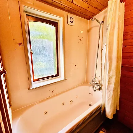 Chalet Secluded Rustic - A Digital Detox Paradise. York