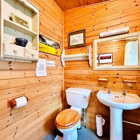 Secluded Rustic - A Digital Detox Paradise.